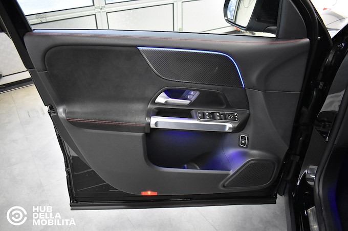 MERCEDES-BENZ GLB 200 d Automatic Premium